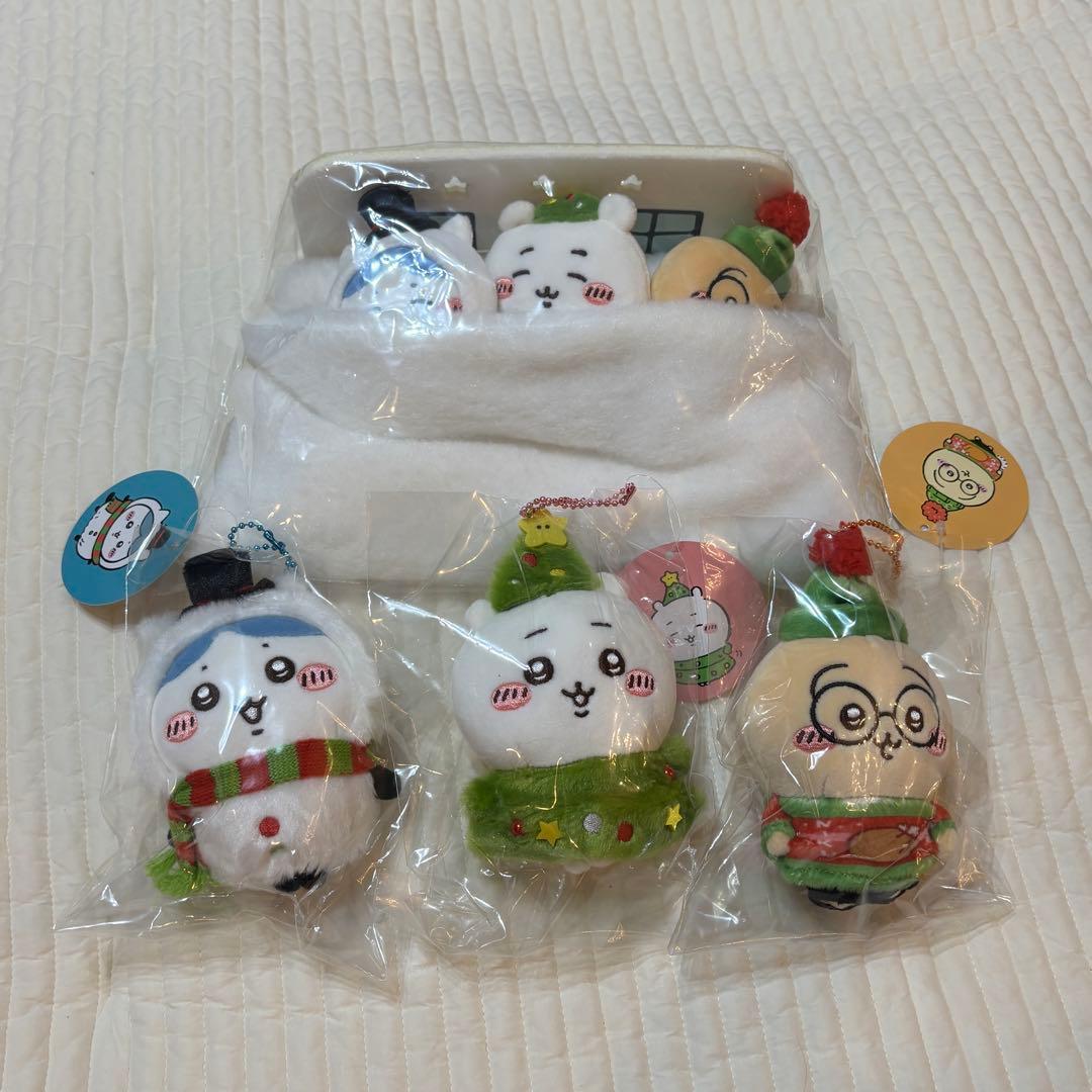 ちいかわ　ハッピーホリデーなマスコット・おやすみベッドとつながるマスコット