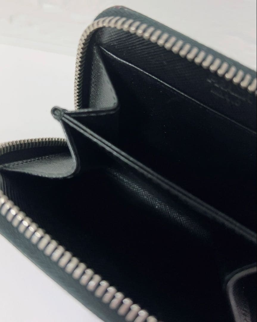 プラダ　PRADA ケース　黒　ラウンドファスナー　三角ロゴ