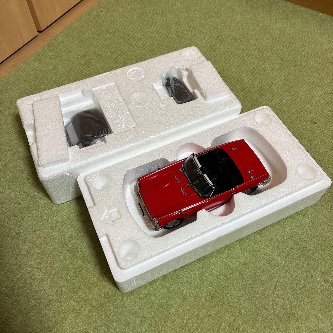 オートアート　1/18 S800 レッド