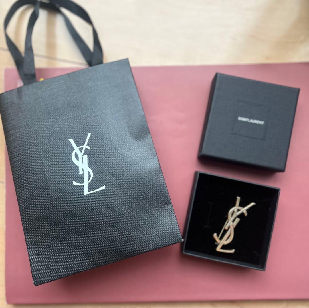 【✨新品✨】YVES SAINT LAURENT ゴールドブローチ