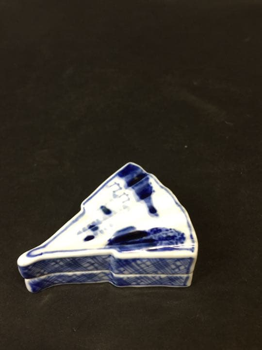 古い 染付 扇形 香合  大明成化年製銘 古美術