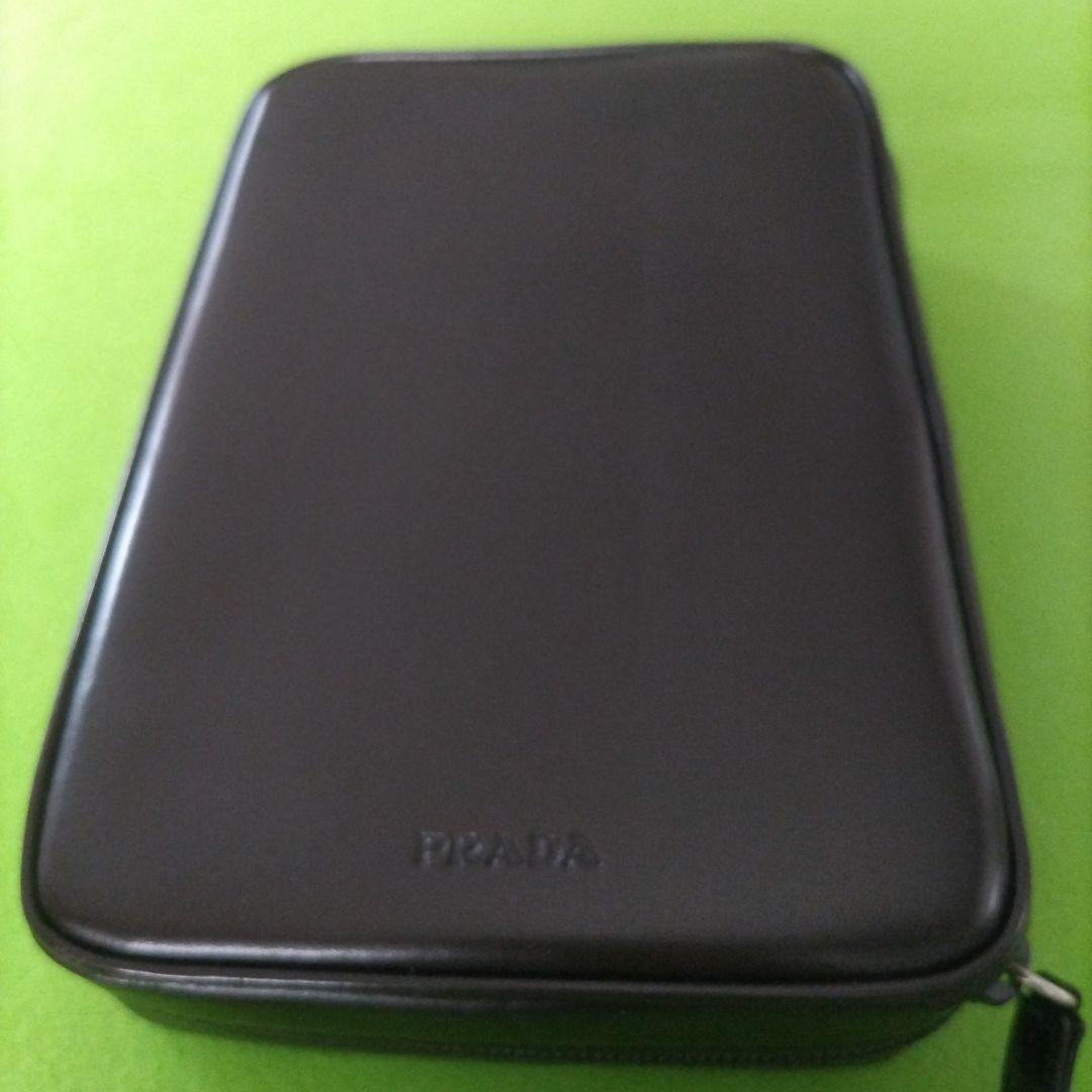 PRADA　A5サイズ ジッパーポーチ