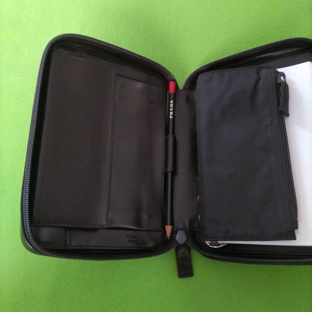PRADA　A5サイズ ジッパーポーチ