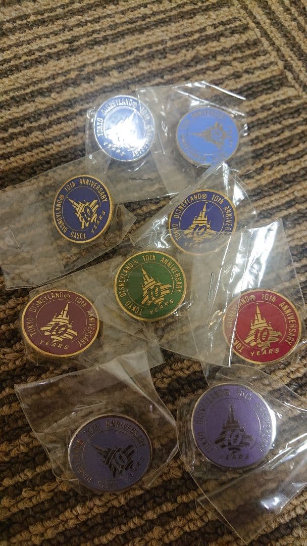 東京ディズニーランドキャスト関係者ピンバッチ緑色含む9個