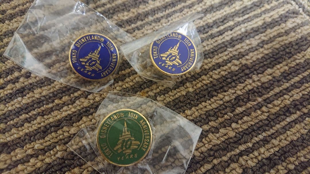 東京ディズニーランドキャスト関係者ピンバッチ緑色含む9個