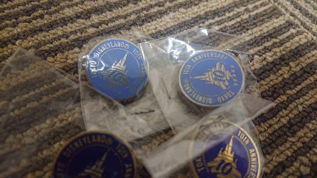 東京ディズニーランドキャスト関係者ピンバッチ緑色含む9個