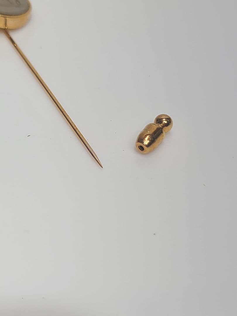 値引きエルメス　コロゾ　ピンブローチ　ゴールド