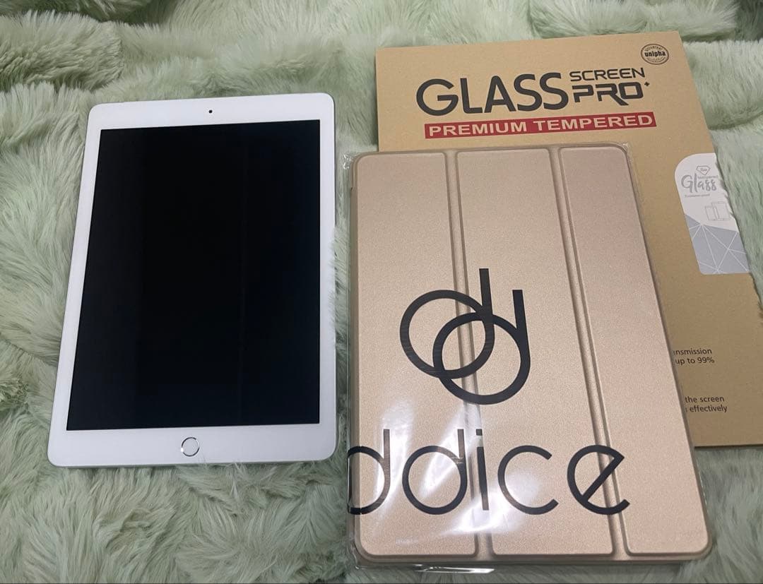 iPad シルバー 9.7インチ 第6世代 128G保護フィルム、カバー付き