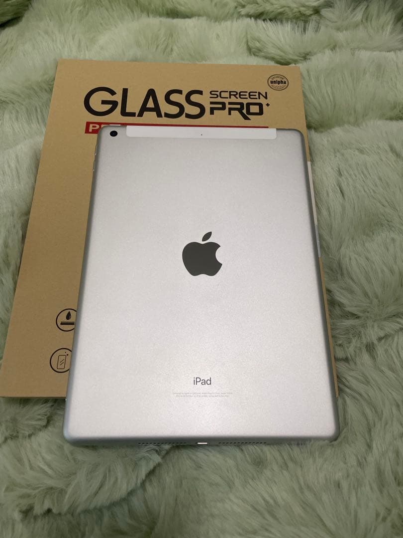 iPad シルバー 9.7インチ 第6世代 128G保護フィルム、カバー付き