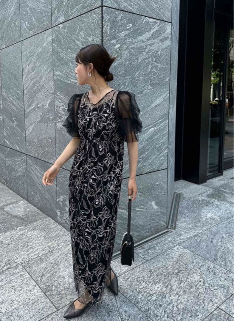 新品 リルアー　刺繍入りフリル袖ロングドレス