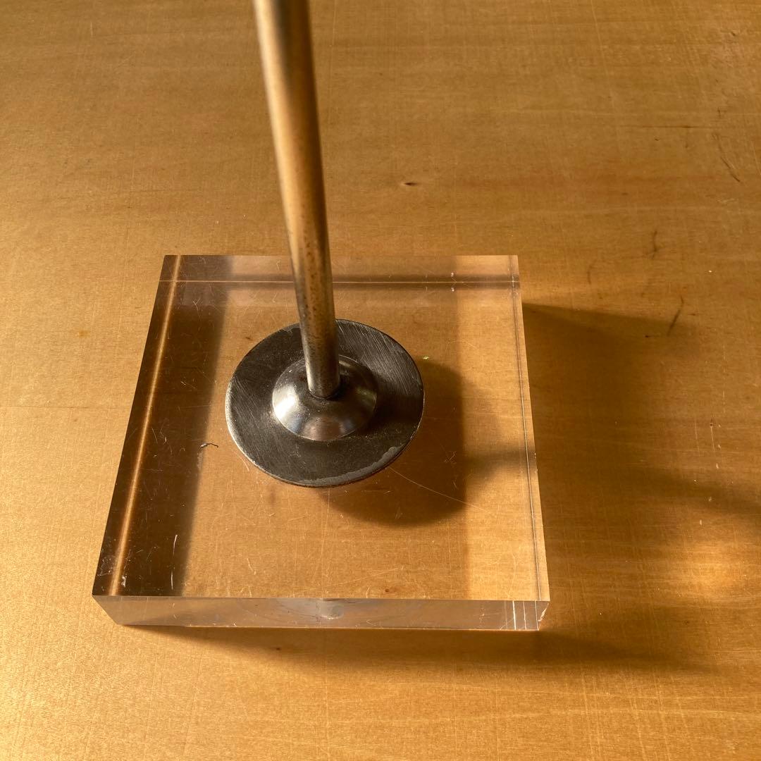 ビンテージポストモダンアクリルスチールスタンド飾り台　レトロインダストリアル