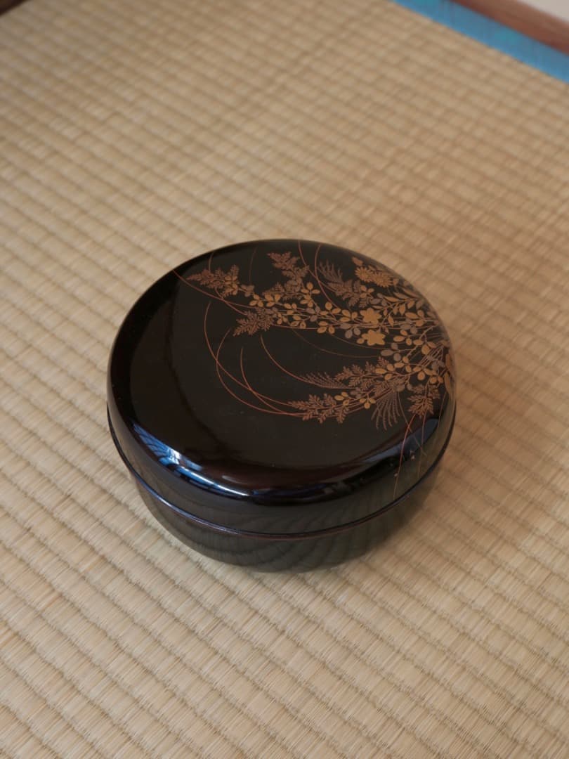 秋草蒔絵　菓子器　蓋物　食籠　漆工芸　置物　箱付　古道具　Q2005