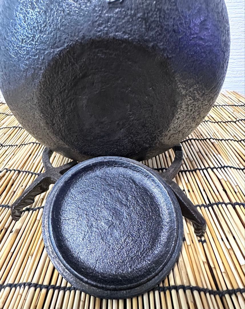 未使用品、供箱、栞付　南部秀山堂　佐藤 勝弘作　１５型アラレ　鉄瓶　南部鉄瓶