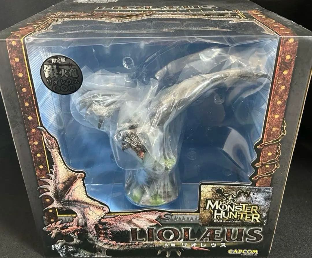 ろ*こ様 限定版 銀火竜 リオレウス 希少種 モンスターハンター　フィギュア