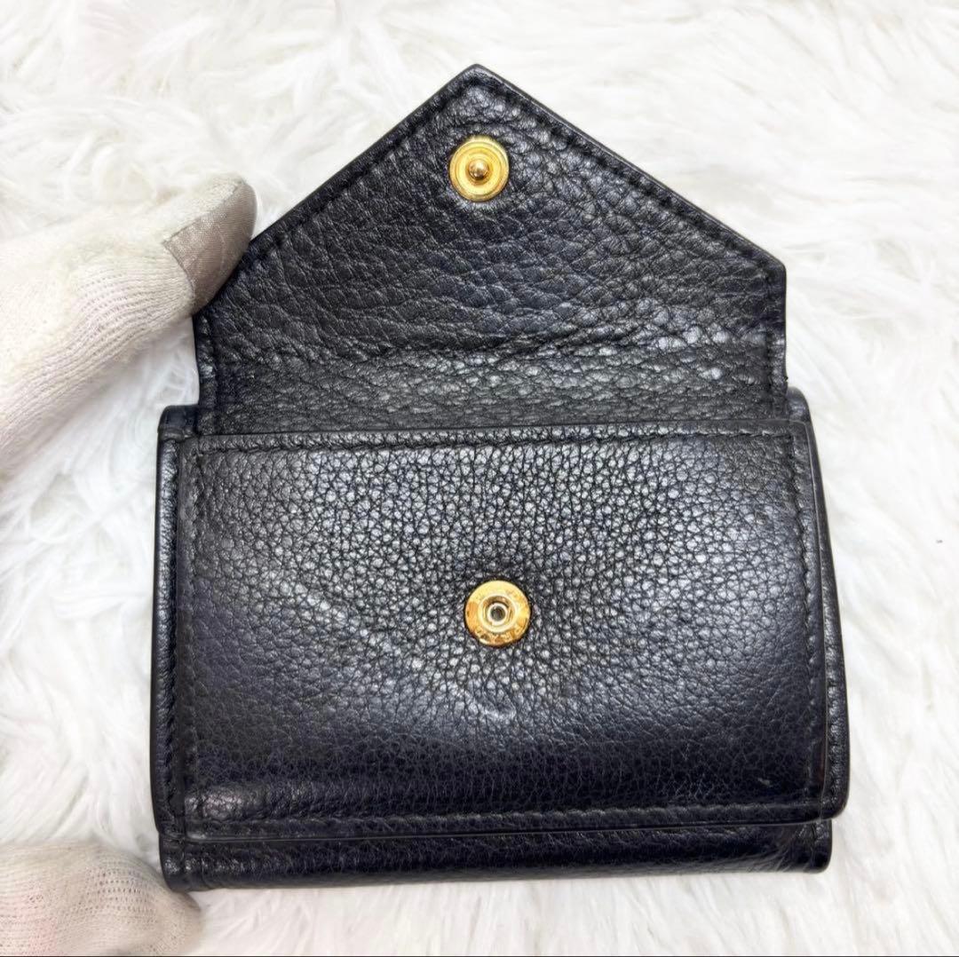 ✨付属品完備✨ プラダ ヴィッテロダイノ シボ 革 レター型 三つ折り財布 黒