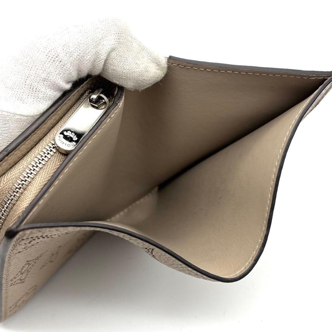 【新型】ルイヴィトン マヒナ ポルトフォイユ クレア 二つ折り財布 ベージュ