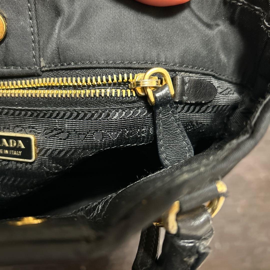 PRADA ブラック ミニハンドバッグ