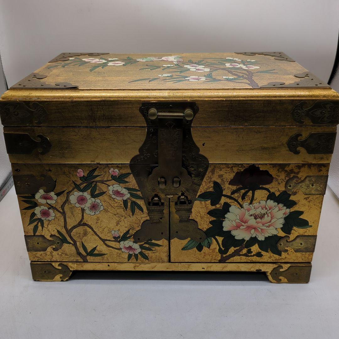 金箔装飾 花鳥模様 漆塗り　金色箱　宝石箱　骨董品　時代物　旧家　初出　蔵出