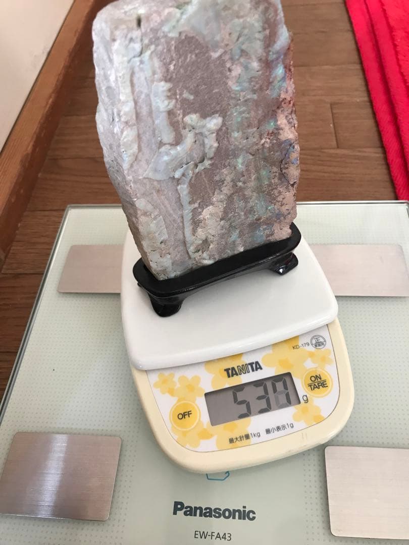 ボルダーオパール　原石　置物