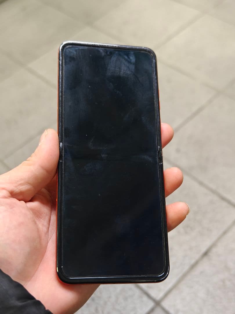 スマートフォン本体 Motorola Razr 50s 8/256gb