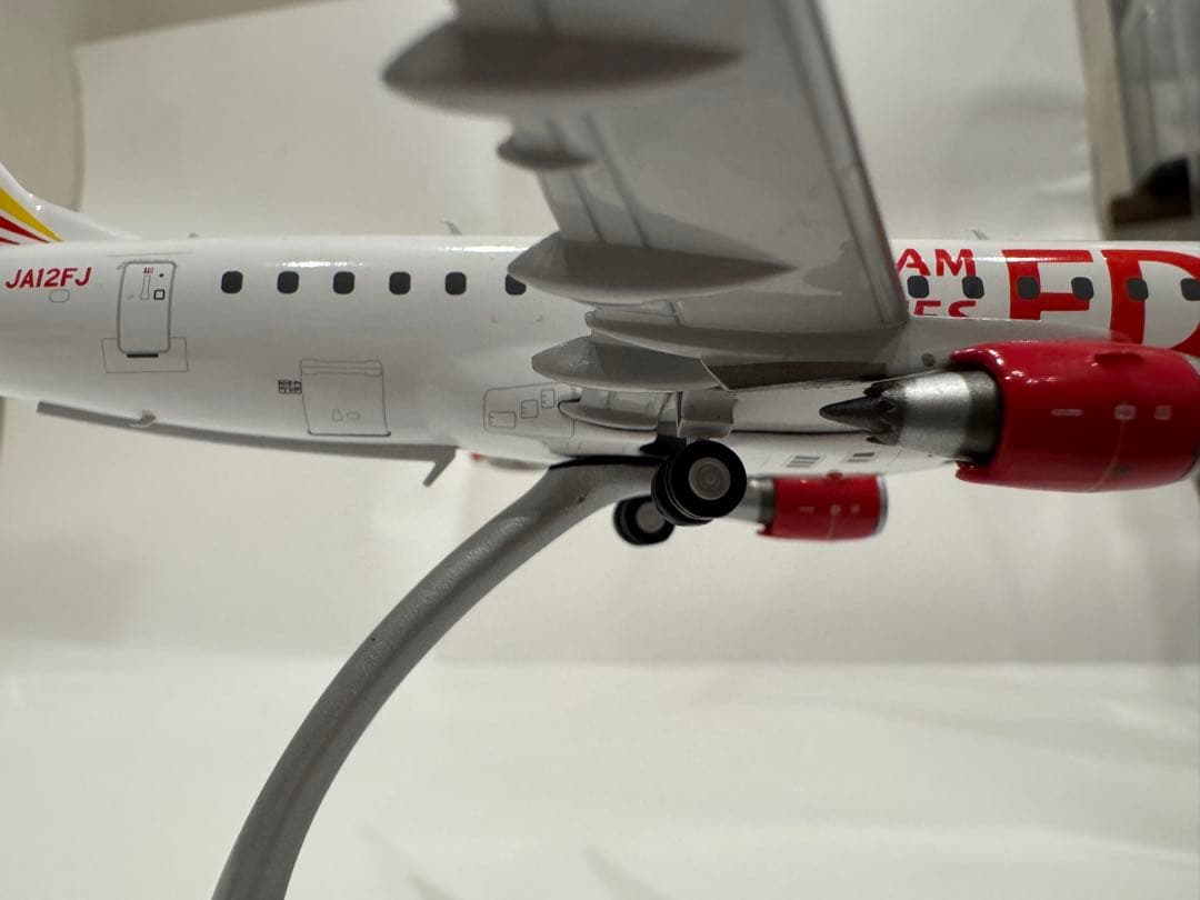 FDA Embraer 175 スケール1/200 完成品　Jc wings