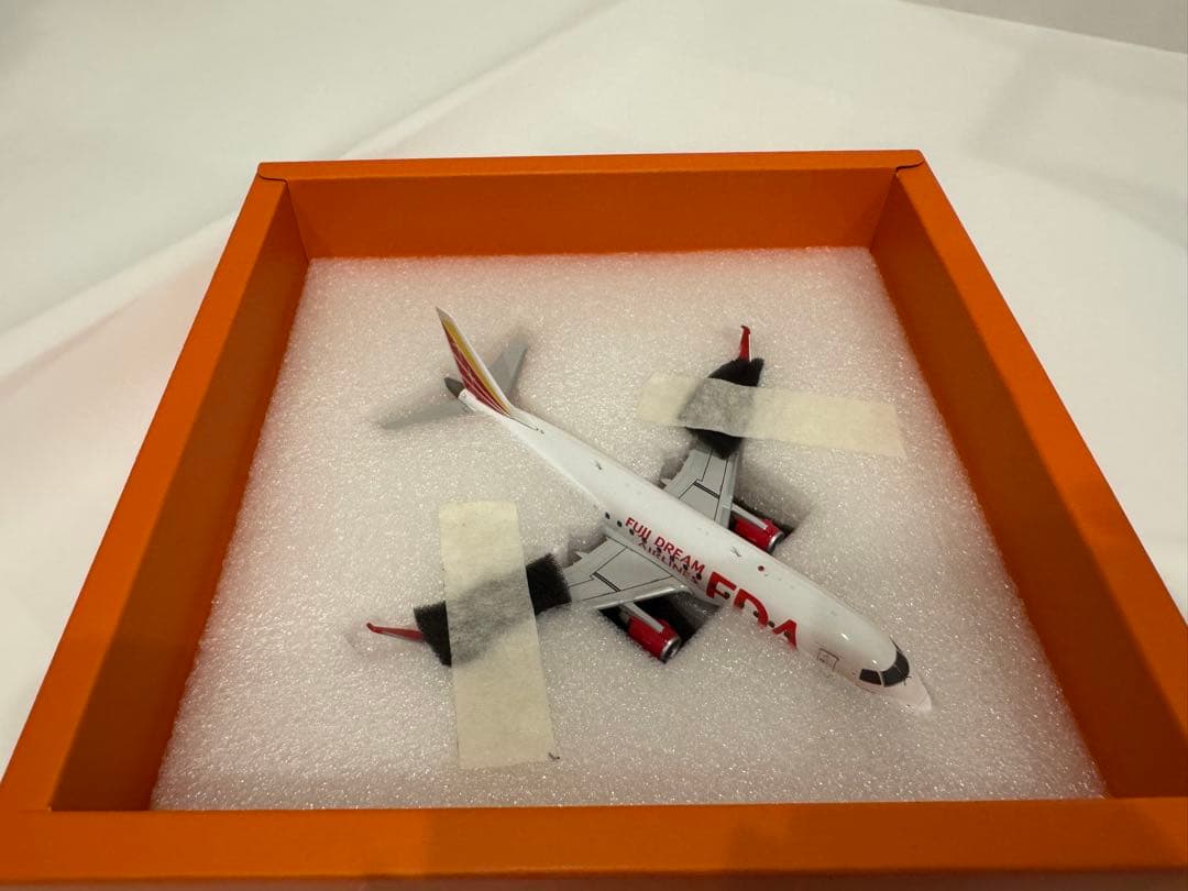 FDA Embraer 175 スケール1/200 完成品　Jc wings