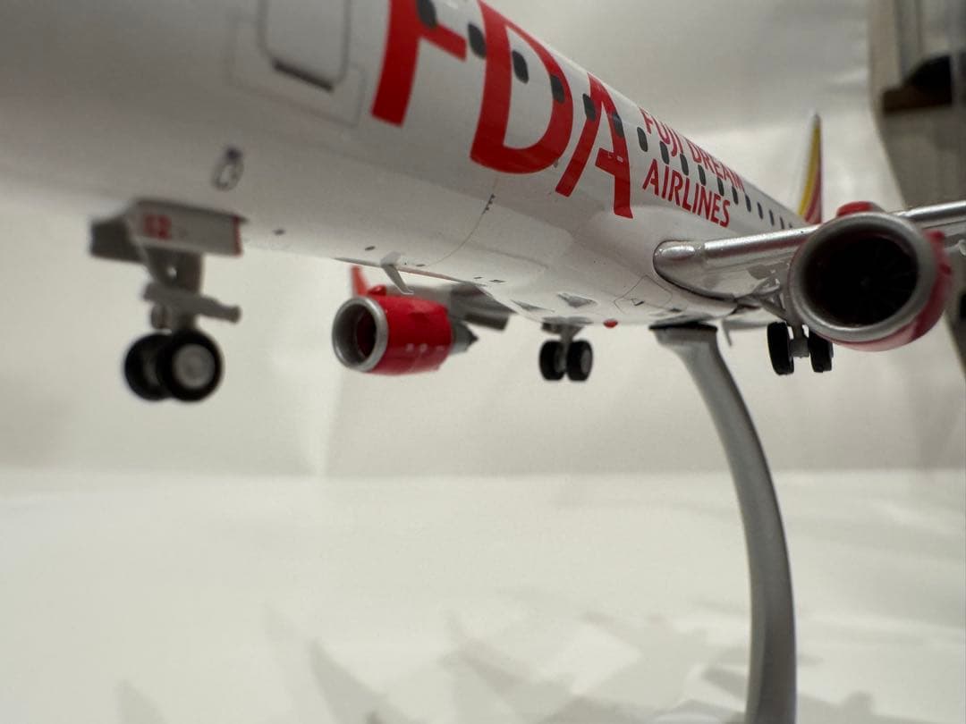 FDA Embraer 175 スケール1/200 完成品　Jc wings