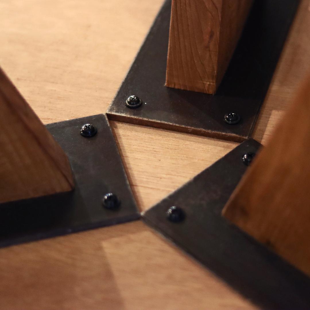 円形｜ラウンドテーブル｜オフホワイト｜薄塗りモルタル｜ダイニングテーブル