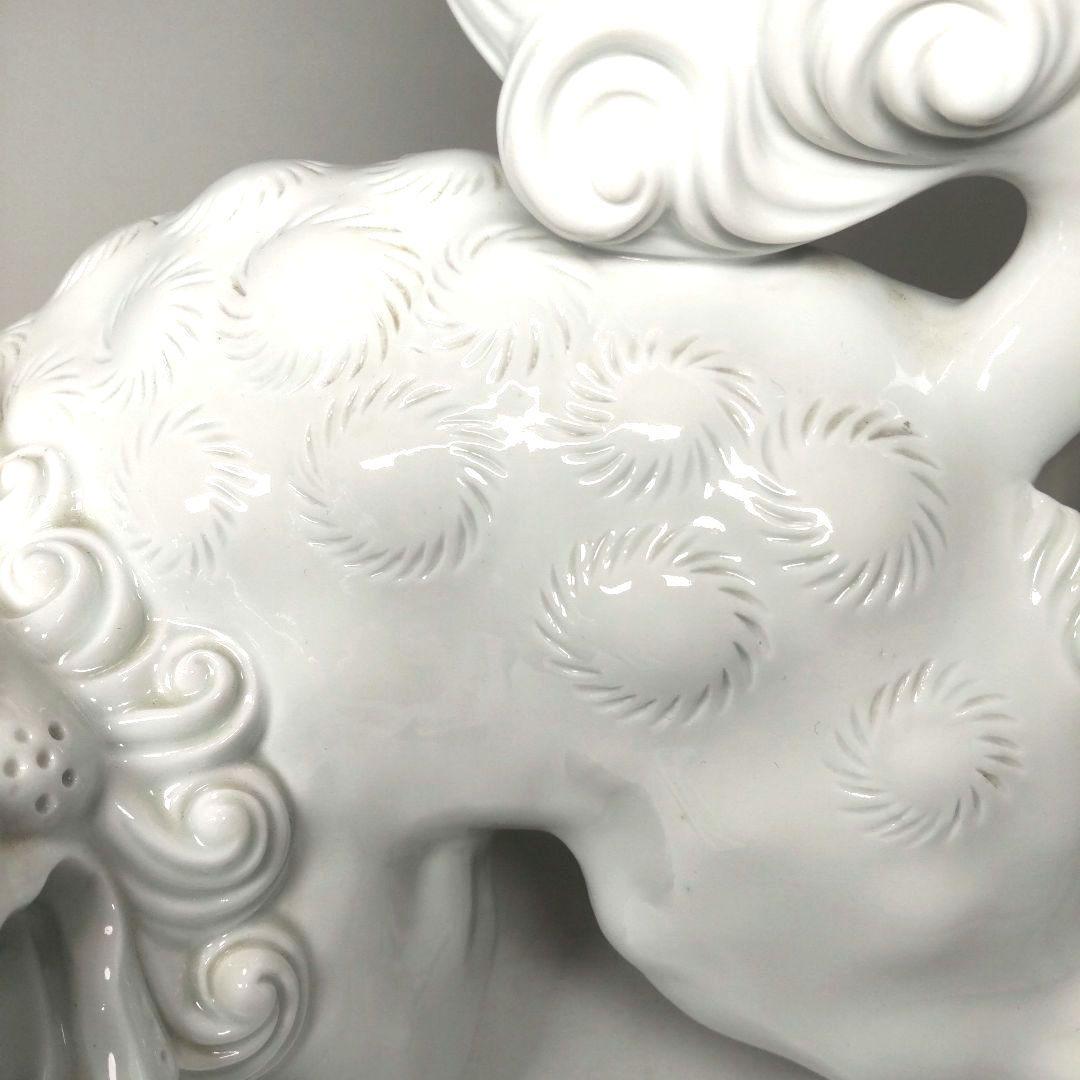 美品希少 酒井田柿右衛門 作 渦角福印 白磁獅子置物 床置 オブジェ