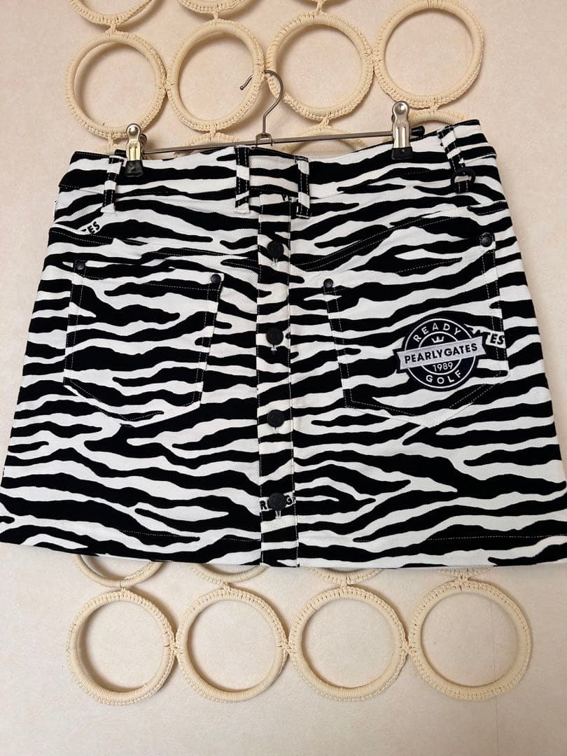 【パーリーゲイツ】２点セット　レディース　ゼブラ柄　スカート＋サンバイザー