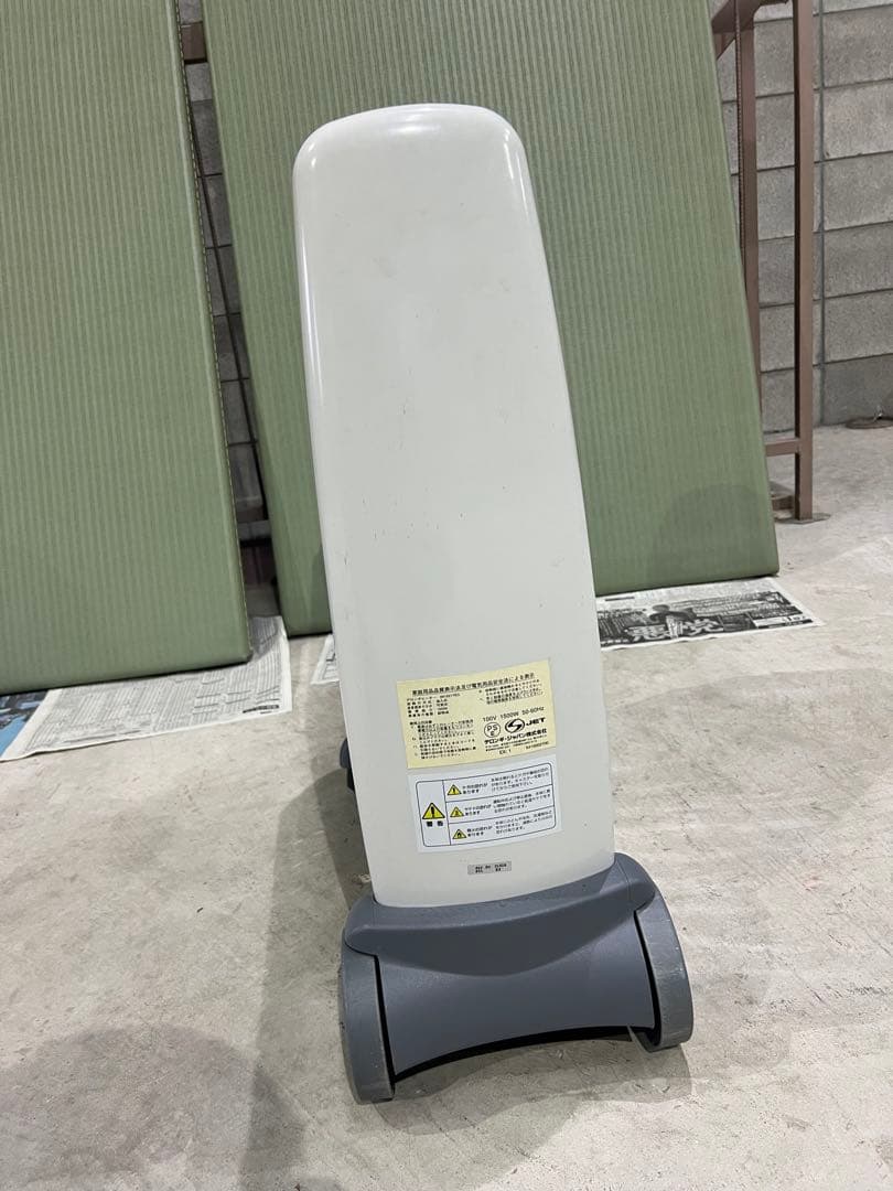 DeLonghi 縦型温風機 移動用キャスター付き