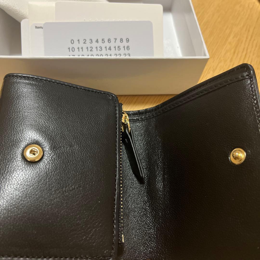 黒レザー三つ折り財布