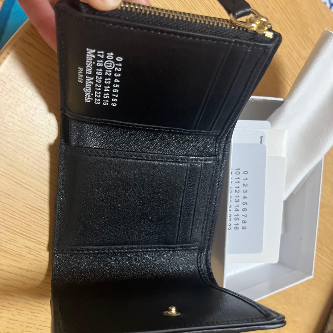 黒レザー三つ折り財布