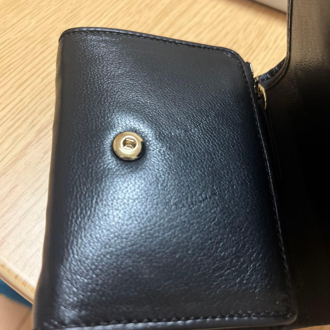 黒レザー三つ折り財布