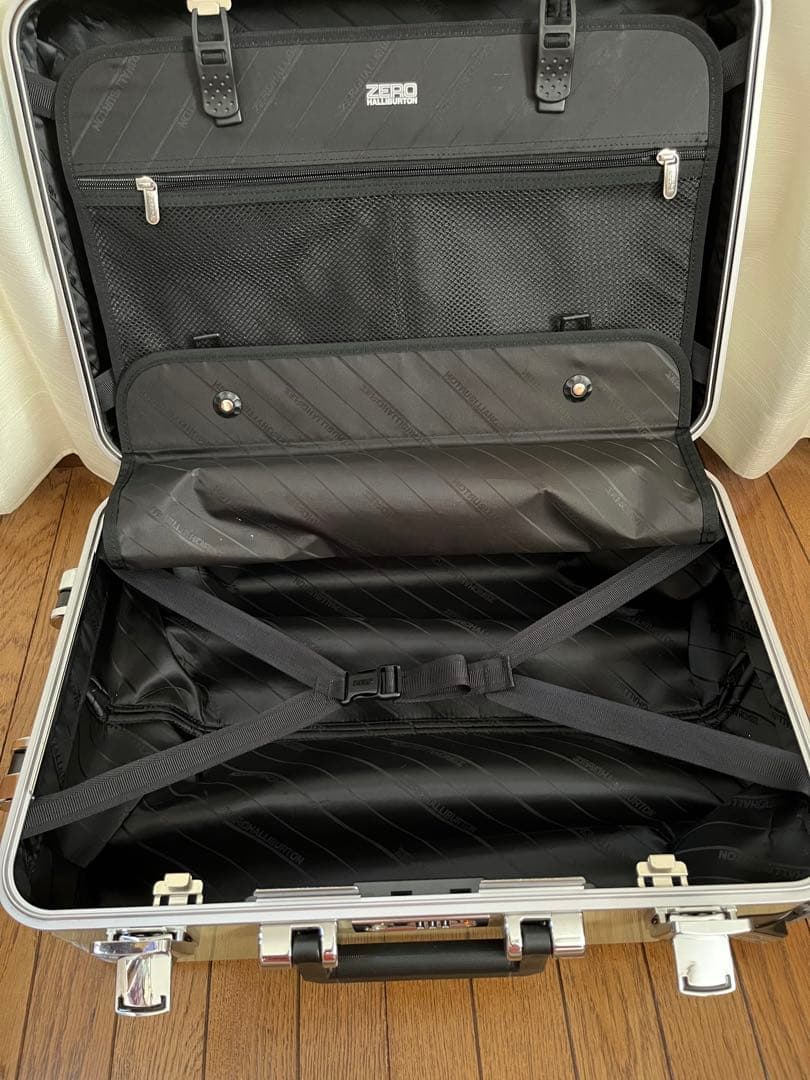 tocushino　ゼロハリ2輪　ポリカボネート　キャリーケース 中古品