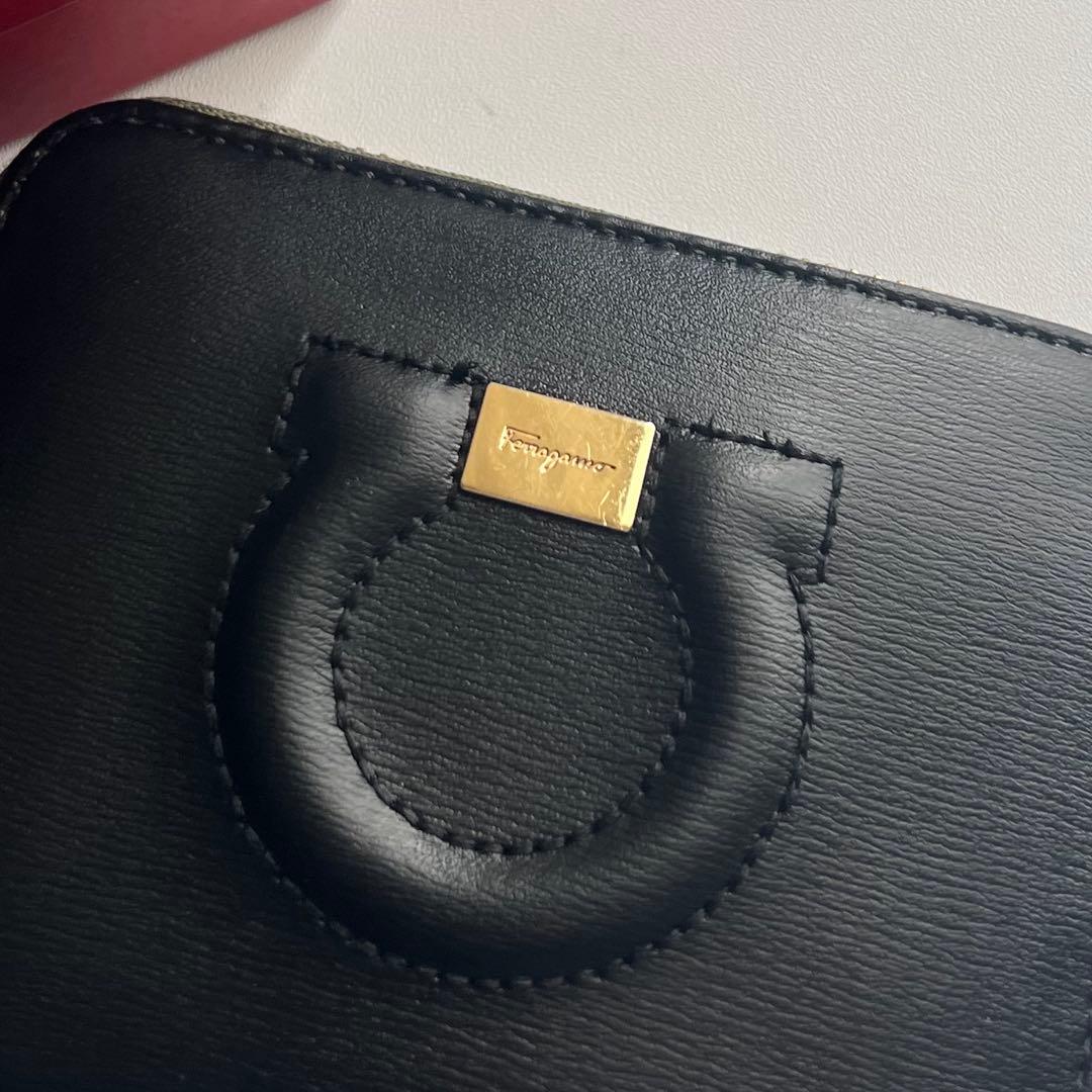 41 美品 Ferragamo サルバトーレフェラガモ ラウンドファスナー 財布