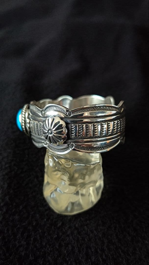 confutatis ゲーリーリーブス ターコイズ、コンチョ付きバングル