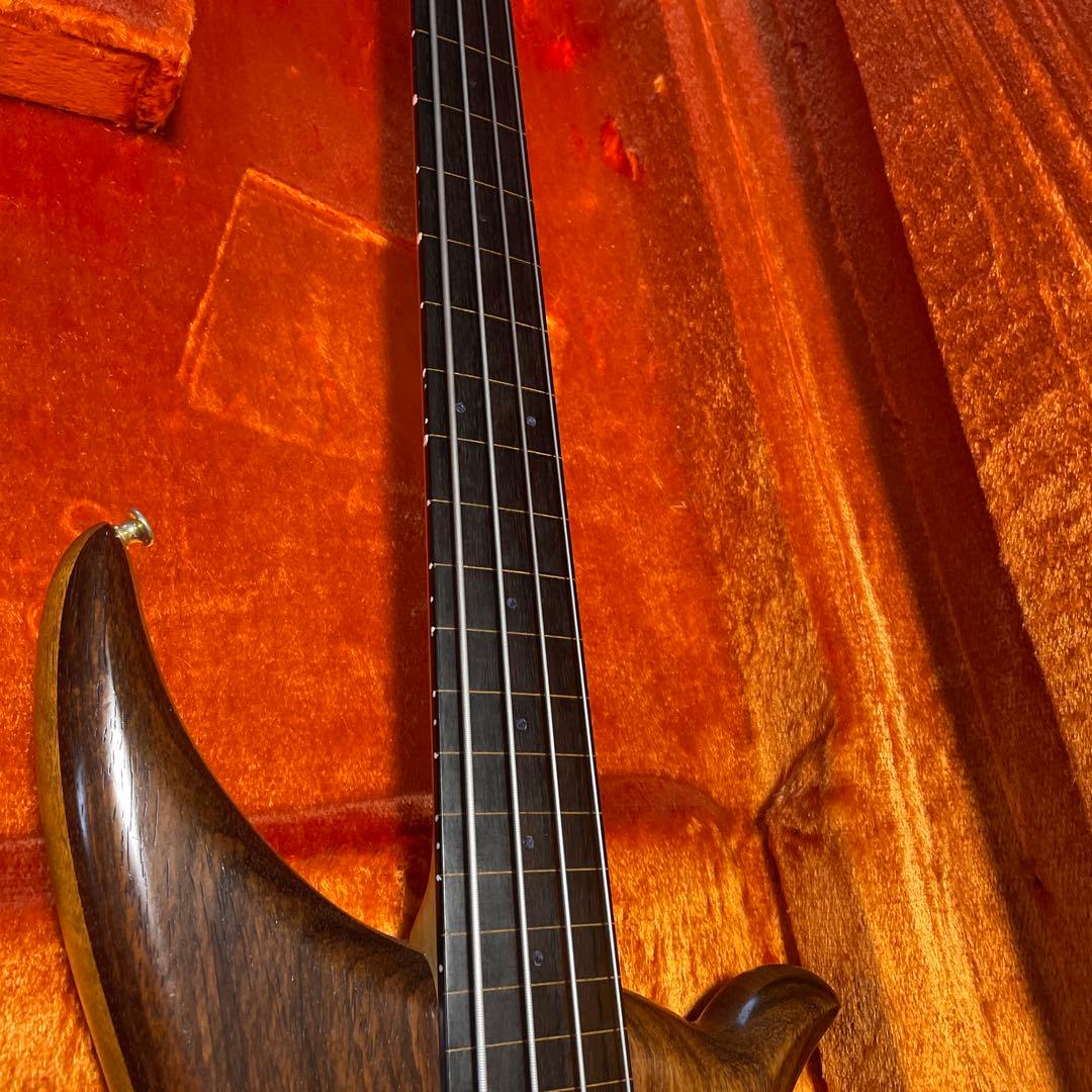 TUNE TWB4 エレキベース フレットレス　フェンダーハードケース付