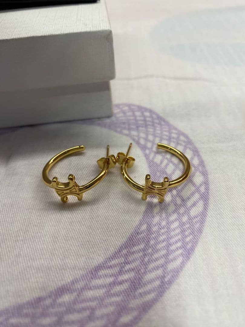 即発☆CELINEセリーヌ ピアス 人気