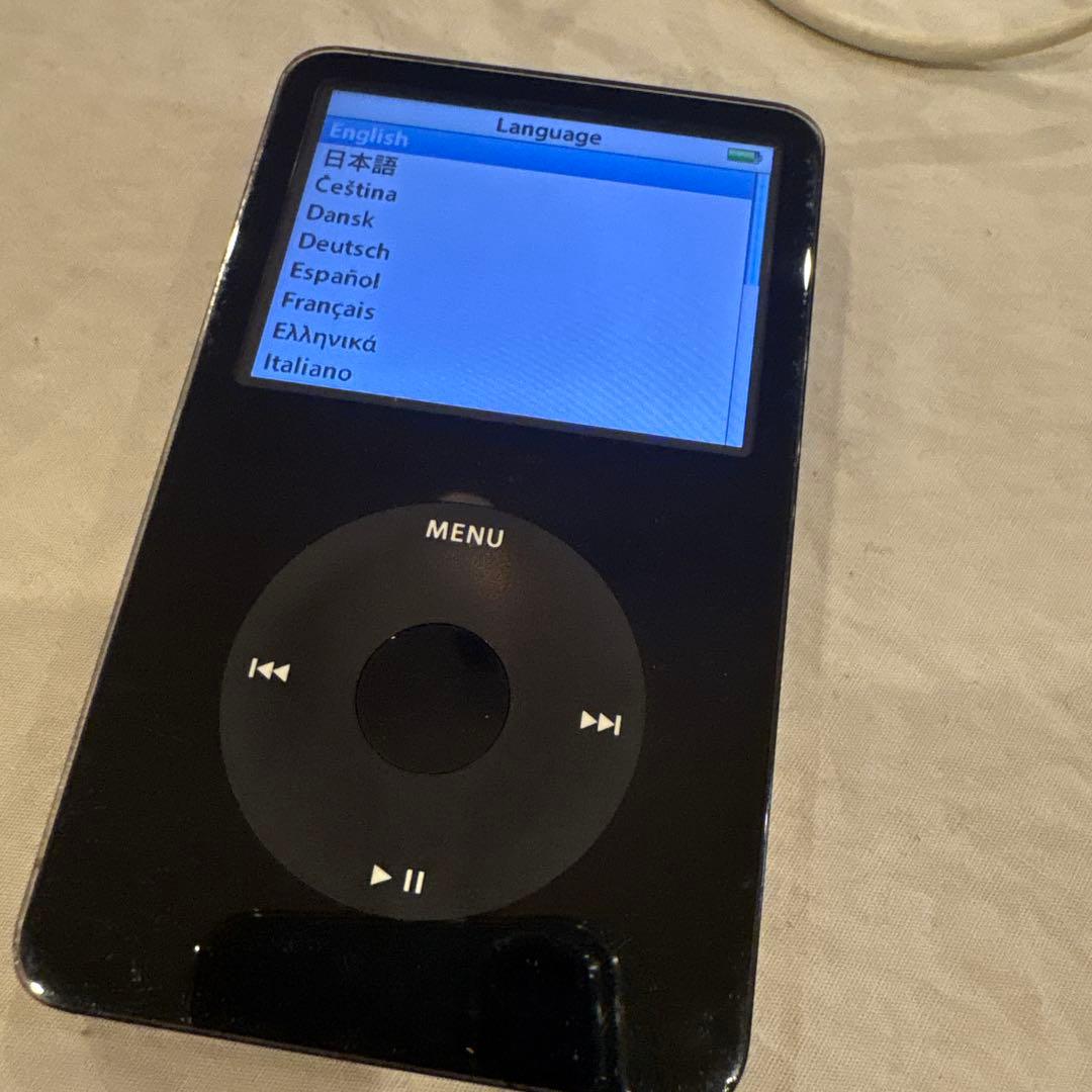 iPod classic 第5世代 30GB ケース、ケーブル付き