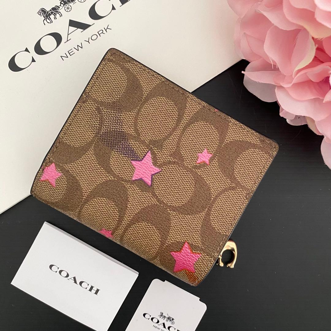 【新品】最新モデル COACH コーチ★折り財布 カーキ 星柄 スター