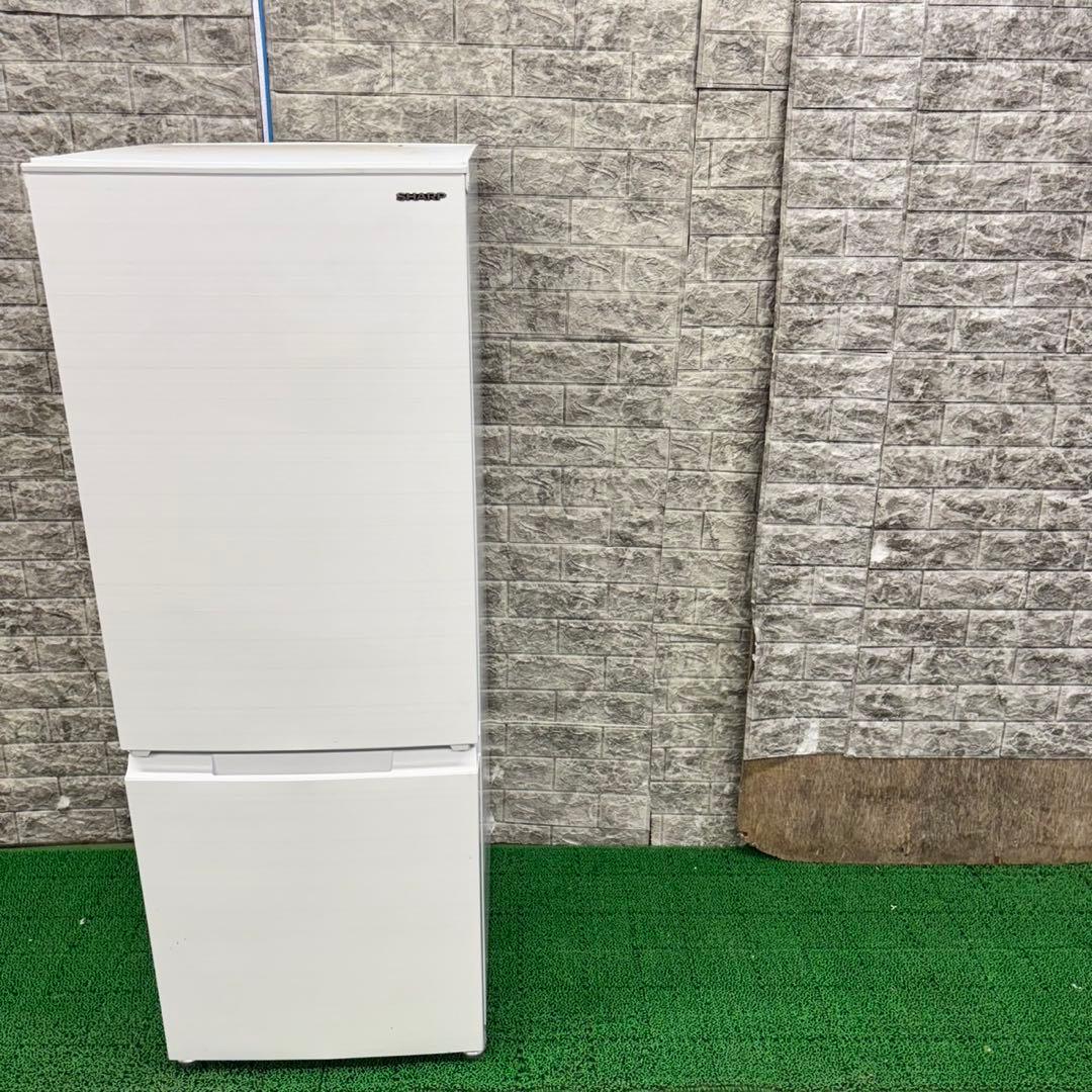696 大容量　179L シャープ　冷蔵庫　100L強　小型　一人暮らし　両開き