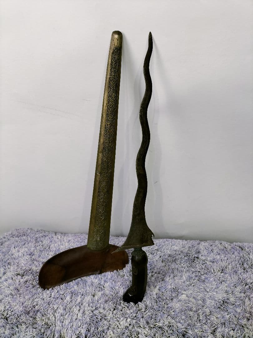 東南アジア　インドネシア　クリス 波刃　短剣 儀礼刀 模造刀