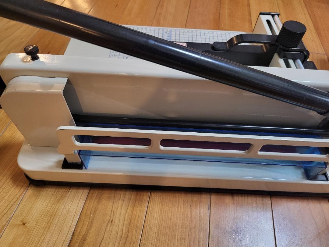 大型裁断機ペーパーカッター電子書籍 デジタル化 自炊業務用