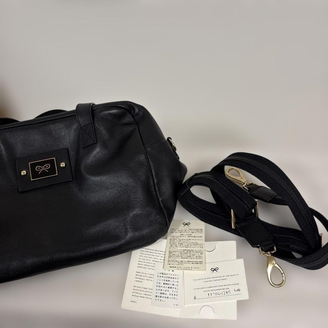 アニヤハインドマーチ　ショルダーバッグとショルダーストラップ