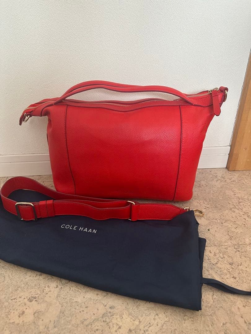 COLE HAAN レッド ショルダーバッグ　収納袋付き