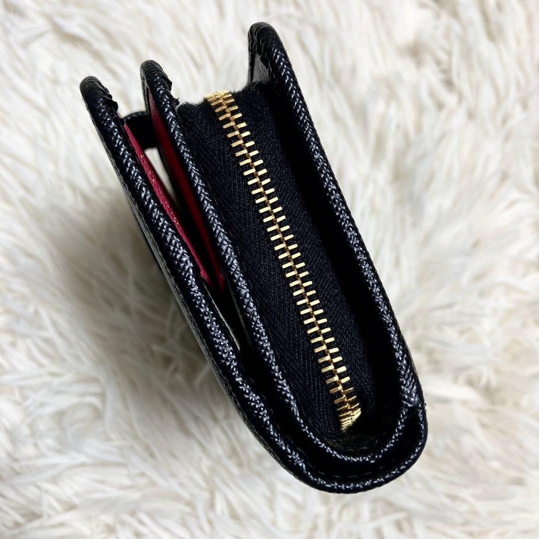 【未使用級】 プラダ 現行 折財布 サフィアーノ メタルロゴ IC内蔵