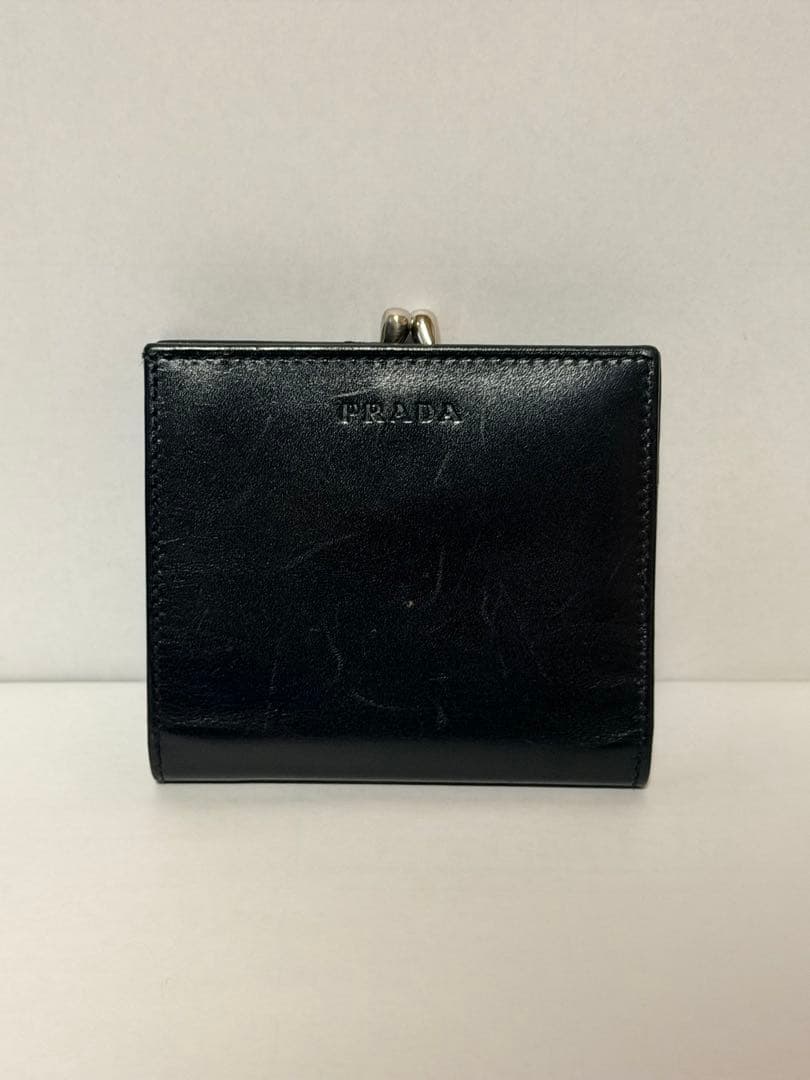 PRADA ブラック 二つ折り財布　がま口　小さい　黒　シンプル　レザー
