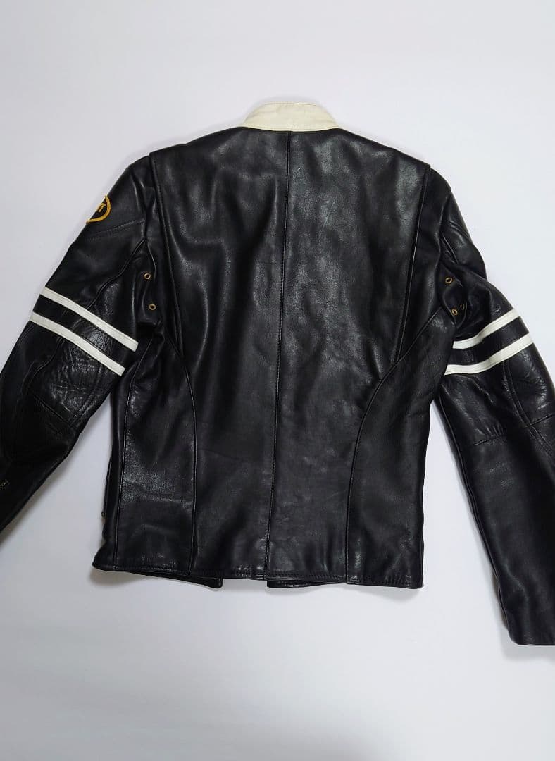 vansonレザーシングルライダースジャケット シンプルだから自分でドレスアップ