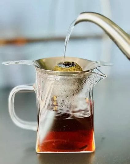 滇聘号勐海産のプーアル熟茶金芽古树茶柑